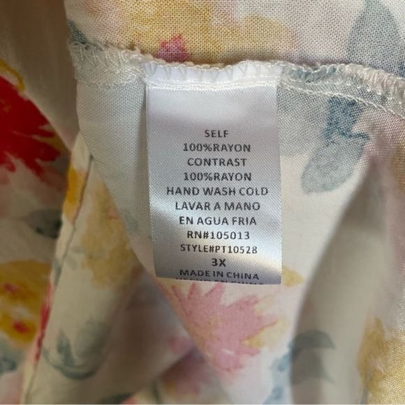 Andree by Unit Watercolor Floral Top - Picture 7 of 8